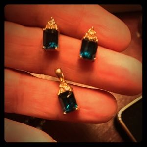 18 kt plated.  Avon set royal blue